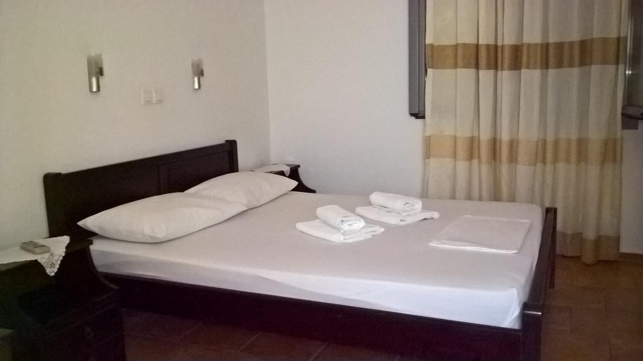 Petradi Aparthotel Livadi  Exteriör bild