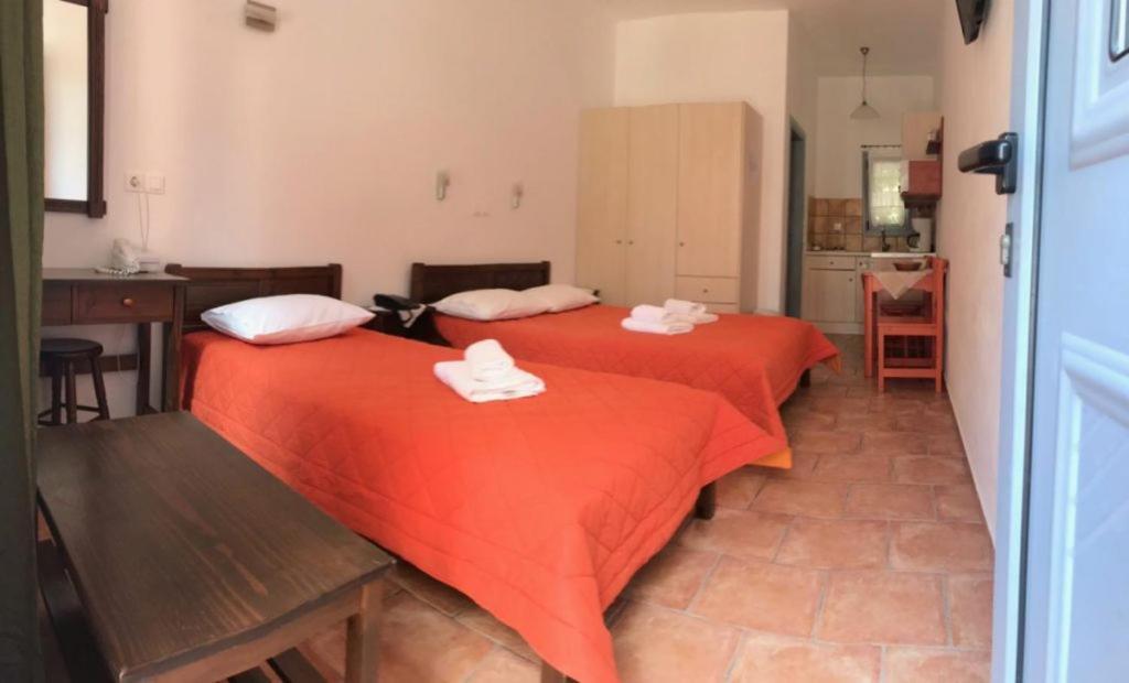 Petradi Aparthotel Livadi  Exteriör bild