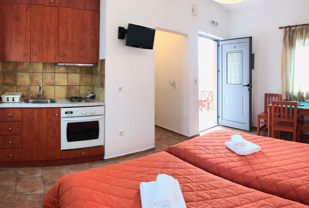 Petradi Aparthotel Livadi  Exteriör bild